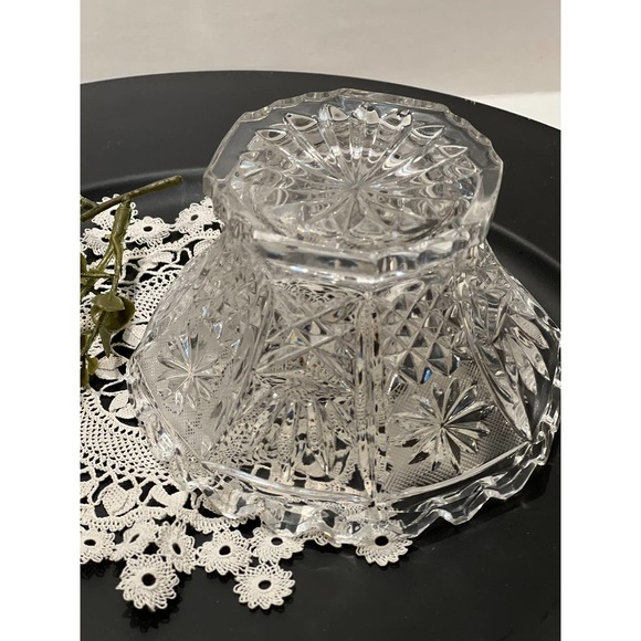 Crystal cut small bowl on single foot with saw tooth edge - Picture 4 of 4